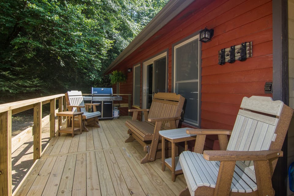 Very Nice Back Deck With 2 Gliders Chairs, Glider Loveseat & High End Gas Grill.