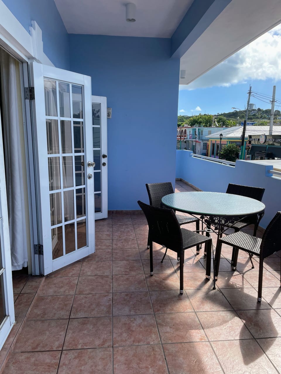 Front balcony with view to main street