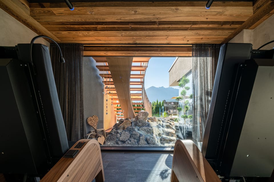 Sauna, hot tub, steam room, body treatments, hot stone massages