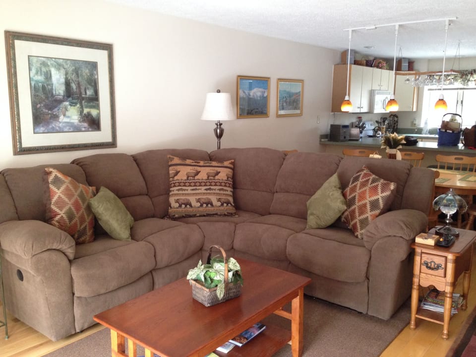 Sectional sofa with dual power recliners