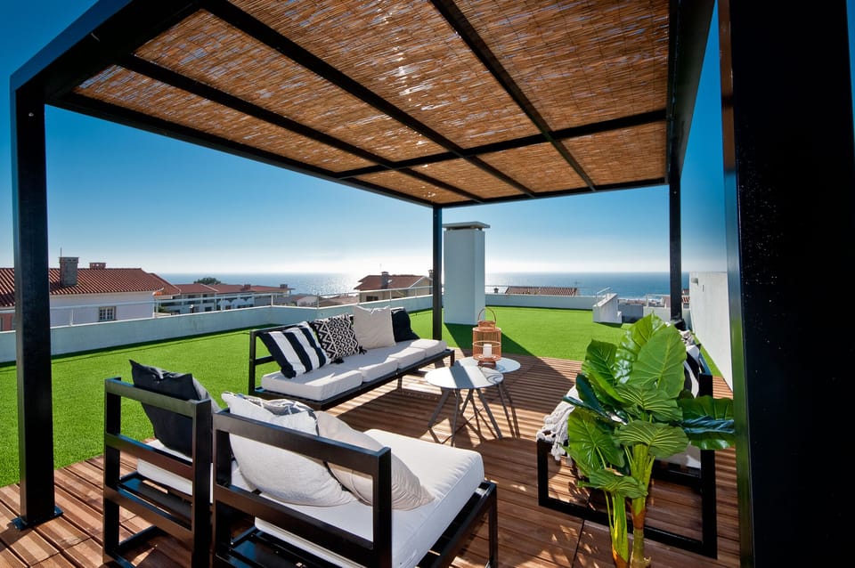 Toproof with sea and mountain views