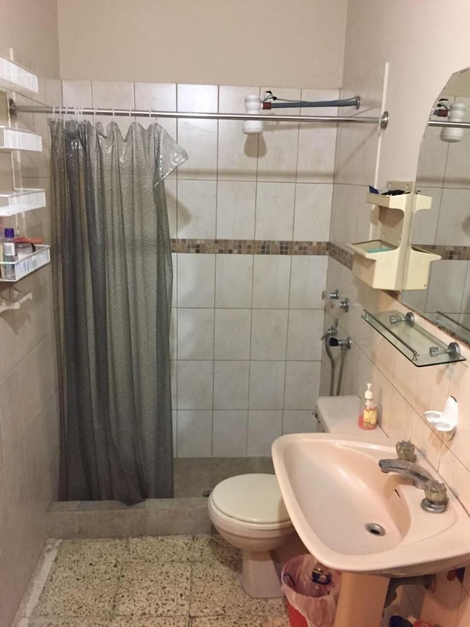 Shower, rainfall showerhead, free toiletries, hair dryer (on request)
