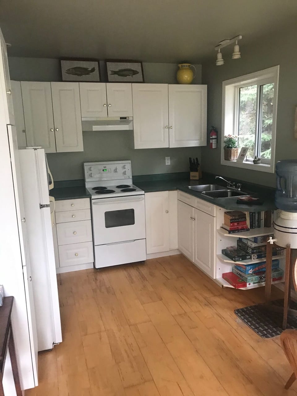 Fully equipped kitchen.
