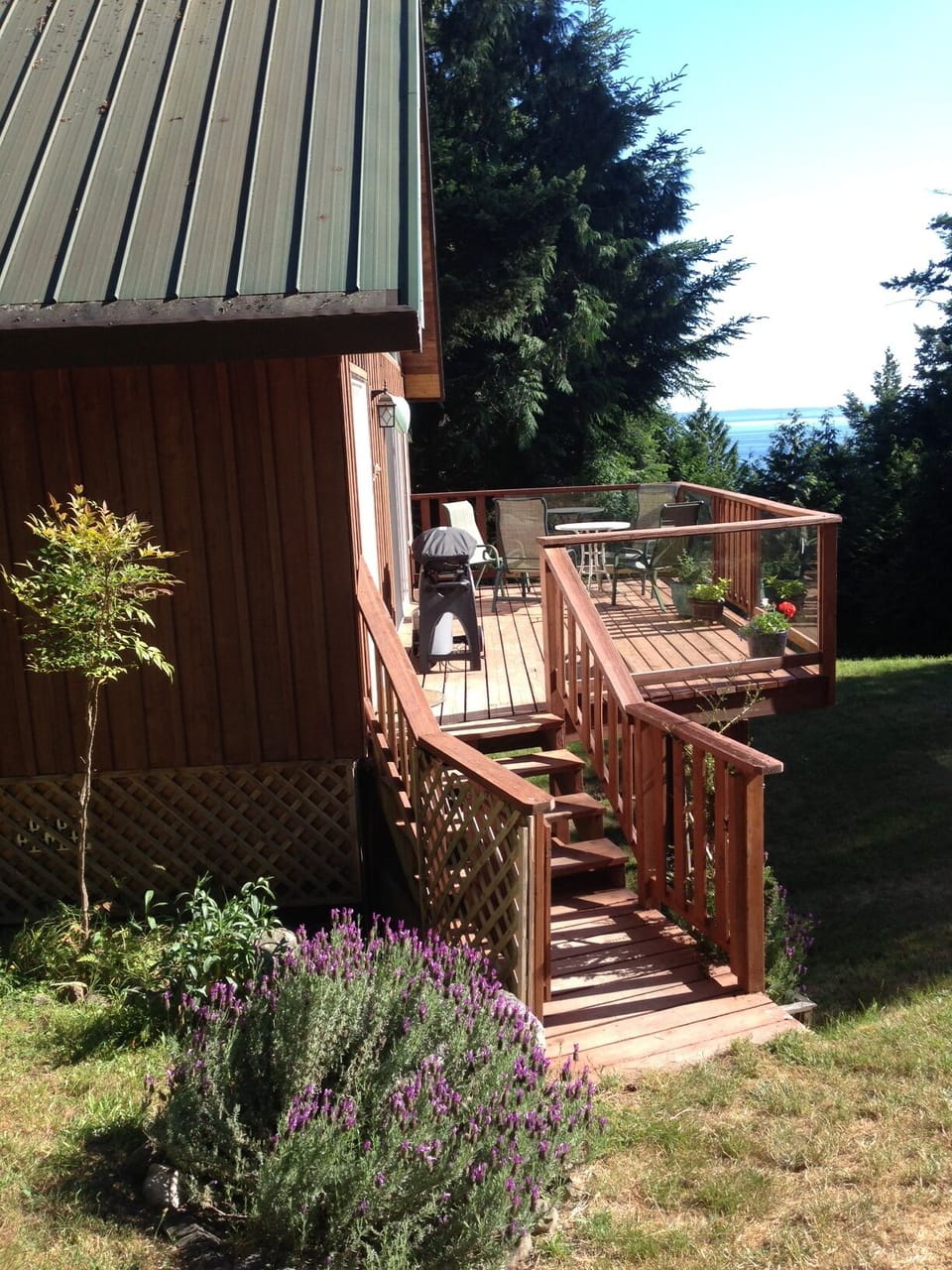 Spacious deck w. BBQ and ocean outlook.