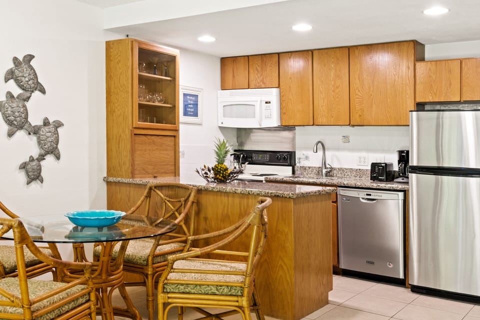 Dining area, kitchen