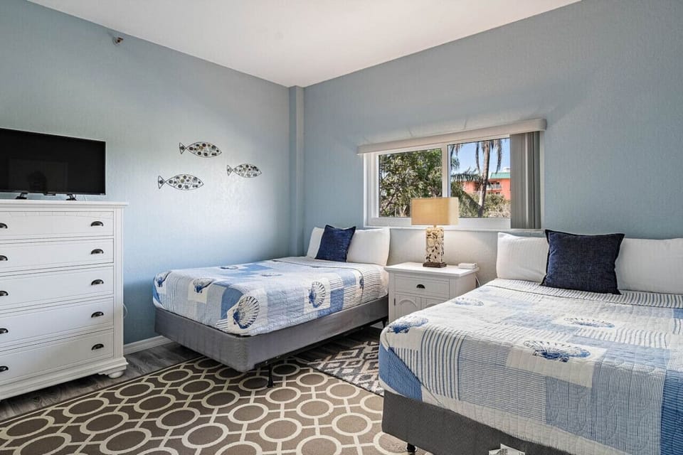 Guest Room 2 with 2 Double/ Full Beds