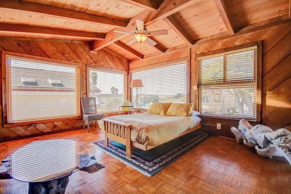 This is a loft bonus area. It's not an enclosed room. 