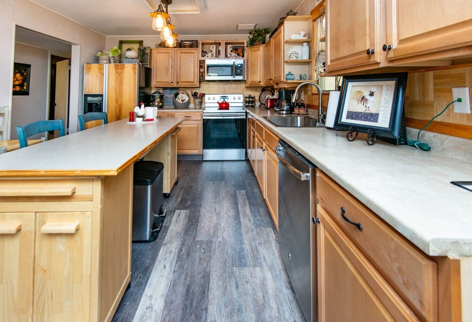 Brand new stainless appliances and country feel. everything needed to make meals