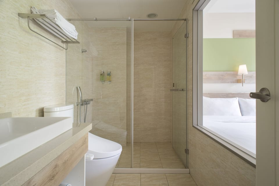 Superior Double Room | Bathroom | Shower, hydromassage showerhead, hair dryer, electronic bidet