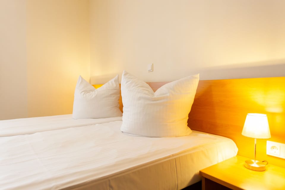Comfort Double Room | In-room safe, desk, laptop workspace, blackout drapes