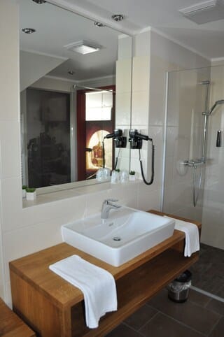 Deluxe Suite, 1 Bedroom, Bathtub, Resort View | Bathroom | Hair dryer, towels