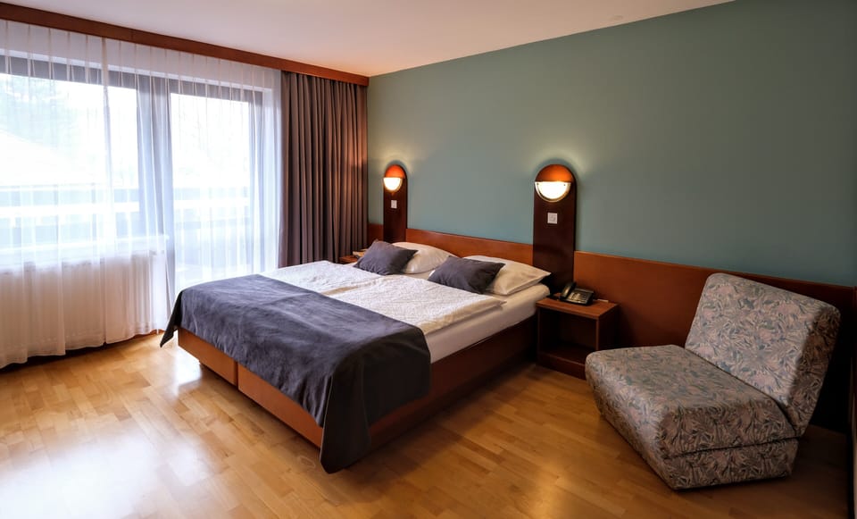 In-room safe, desk, laptop workspace, cribs/infant beds