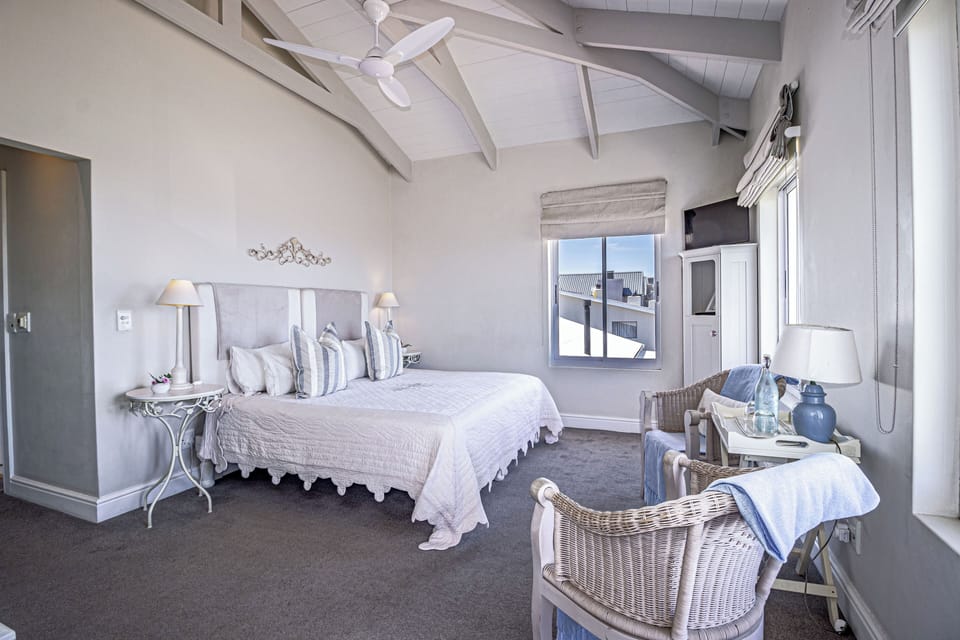 Superior Room (Oyster) | Premium bedding, in-room safe, individually decorated