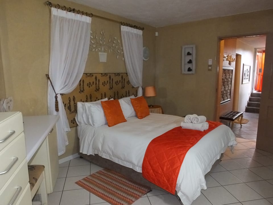 Comfort Double Room, Ensuite | Soundproofing, WiFi (free), bed sheets