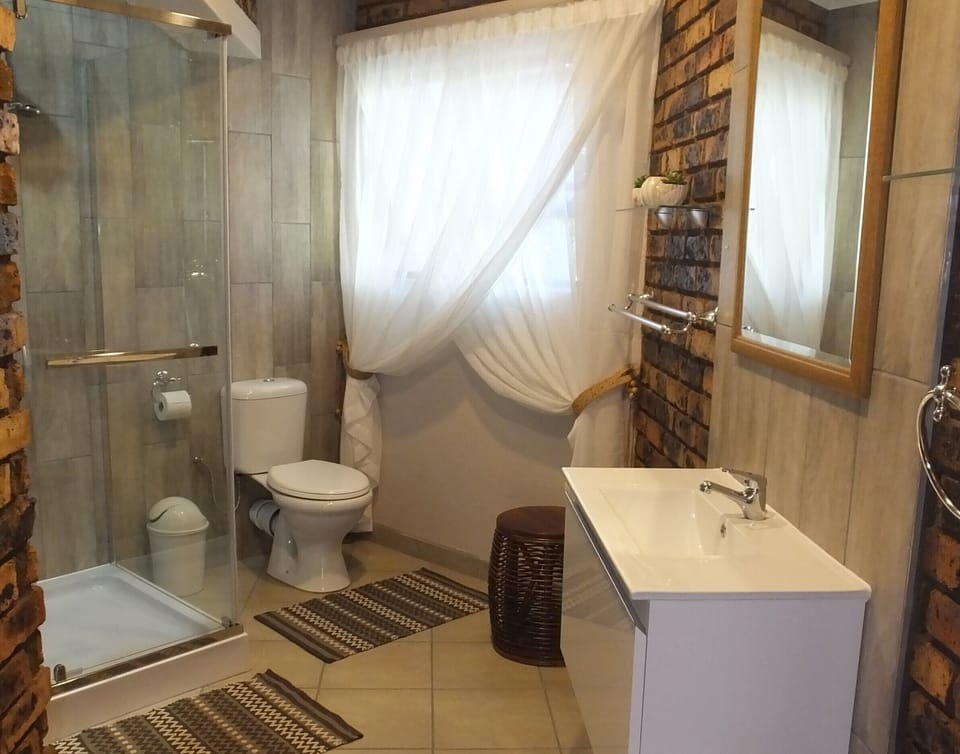 Family Suite, 1 Bedroom, 2 Bathrooms (Self Catering) | Bathroom | Free toiletries, towels