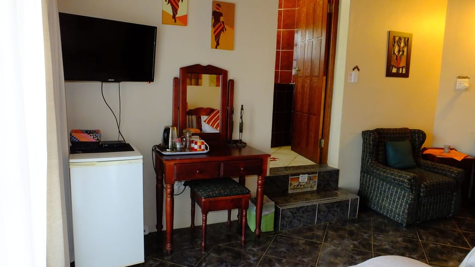 Family Room | Soundproofing, WiFi (free), bed sheets