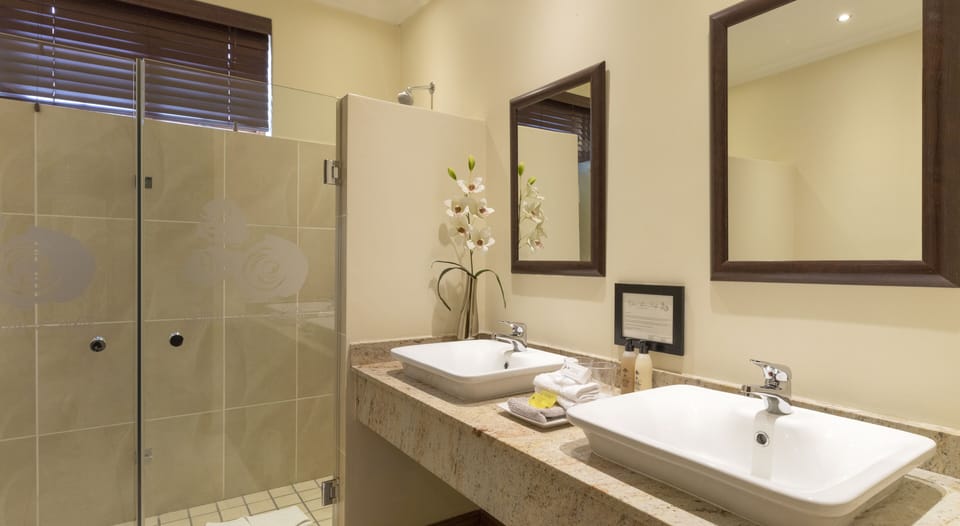 Separate tub and shower, free toiletries, hair dryer, towels