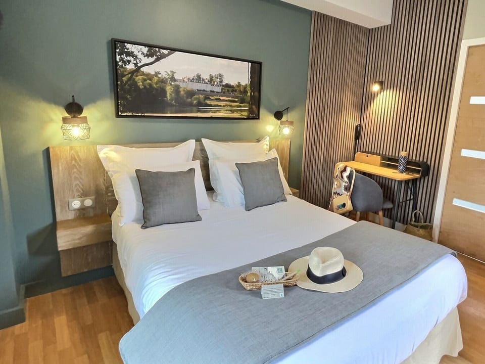 Superior Double Room | Desk, cribs/infant beds, free WiFi, bed sheets