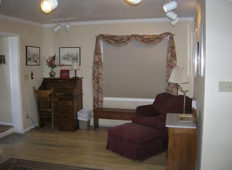 Sitting room off master bedroom