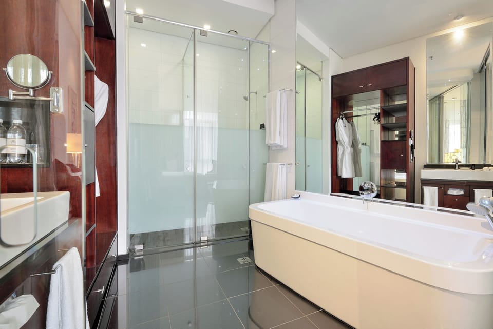 Executive Room (Balcony) | Bathroom | Separate tub and shower, deep soaking tub, rainfall showerhead