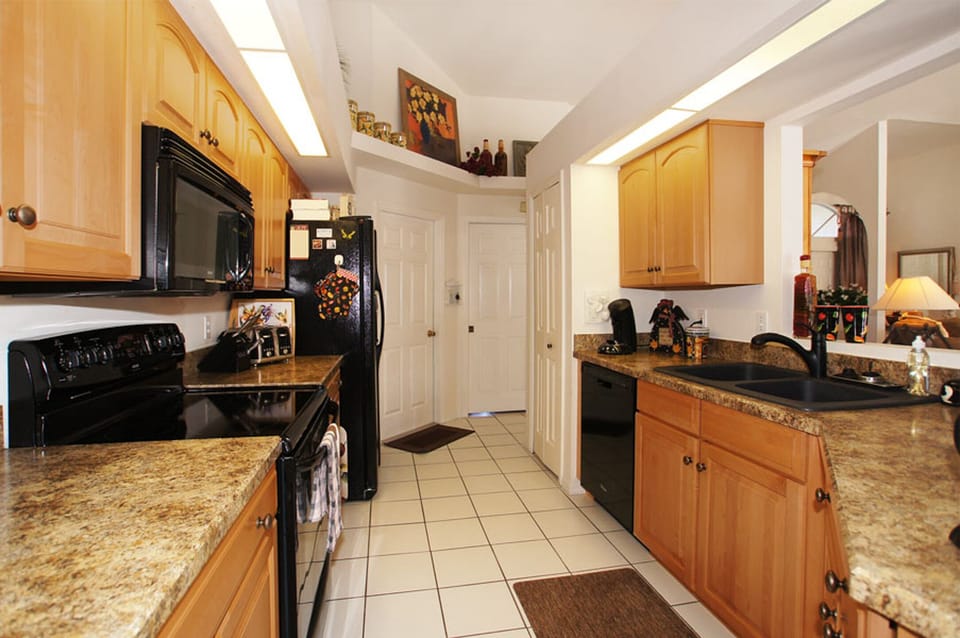  Fully equipped  kitchen with hard surface counter and Kaurig. coffee marker 
