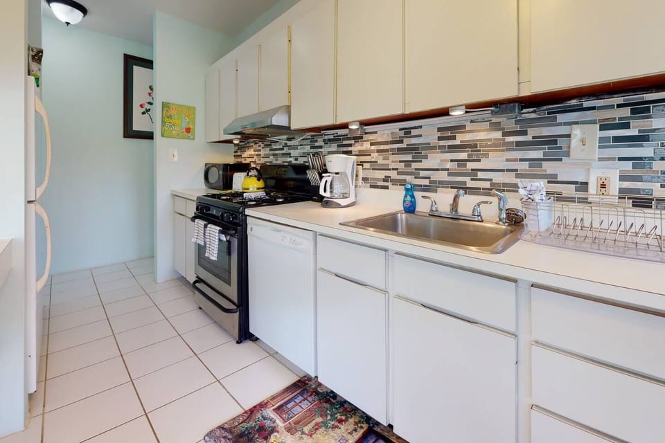 Full kitchen