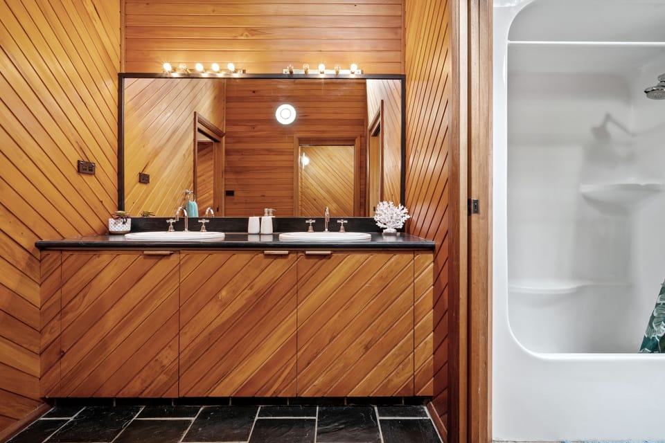 Main bathroom upstairs