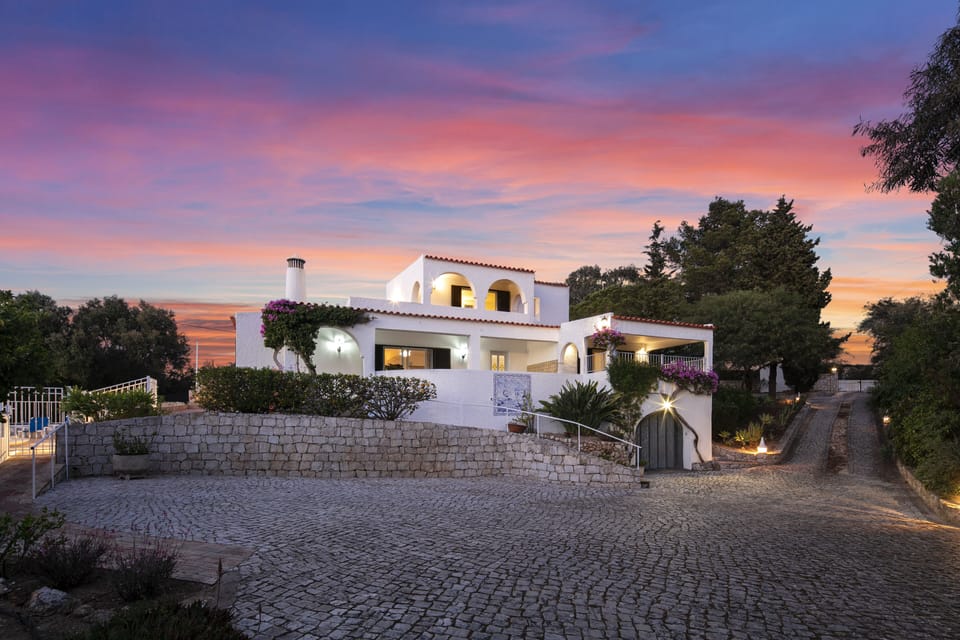 Large 5 bed villa with Heated pool walk to town & beach
