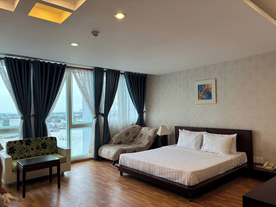 Deluxe VIP, River View | Minibar, in-room safe, blackout drapes, free WiFi