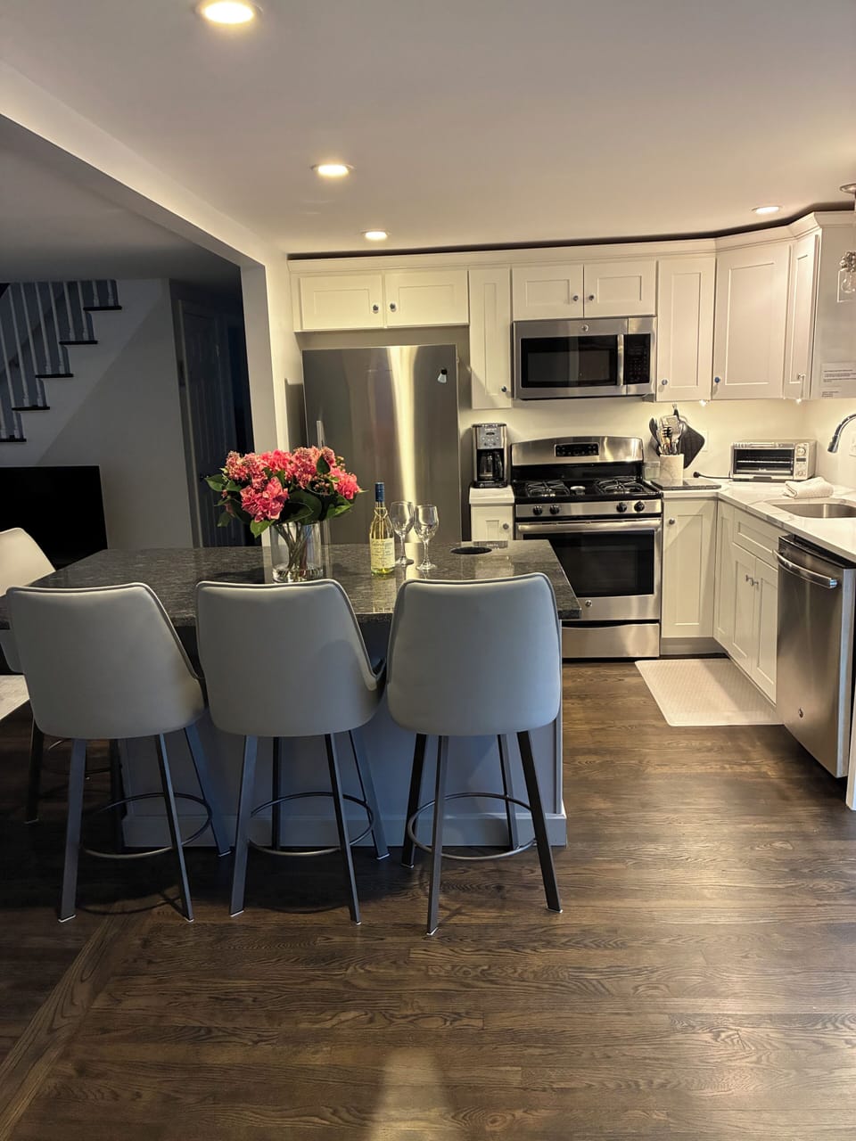 Kitchen, fully stocked