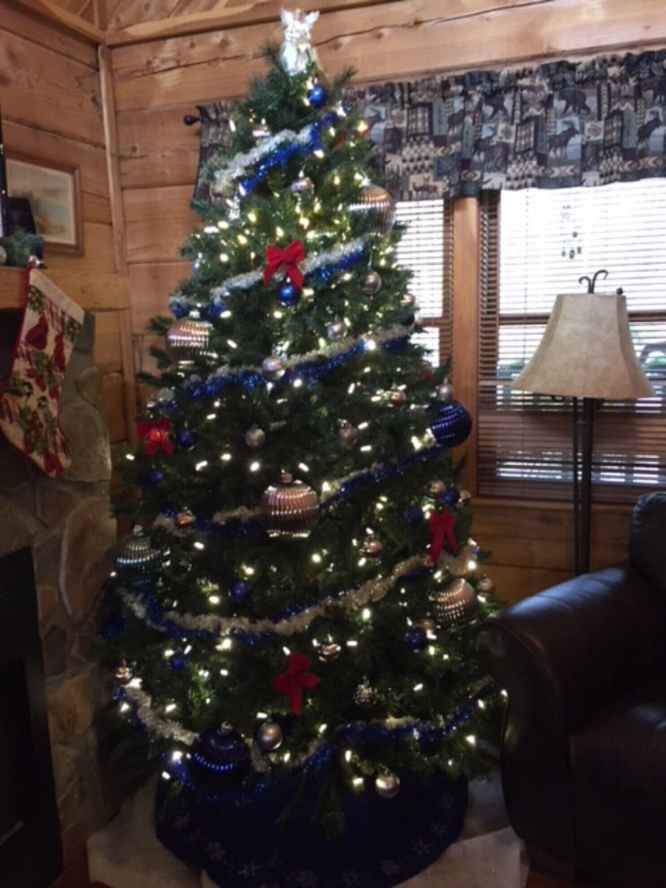 Enjoy Beautiful Christmas Decorations From Thanksgiving Until After New Years.