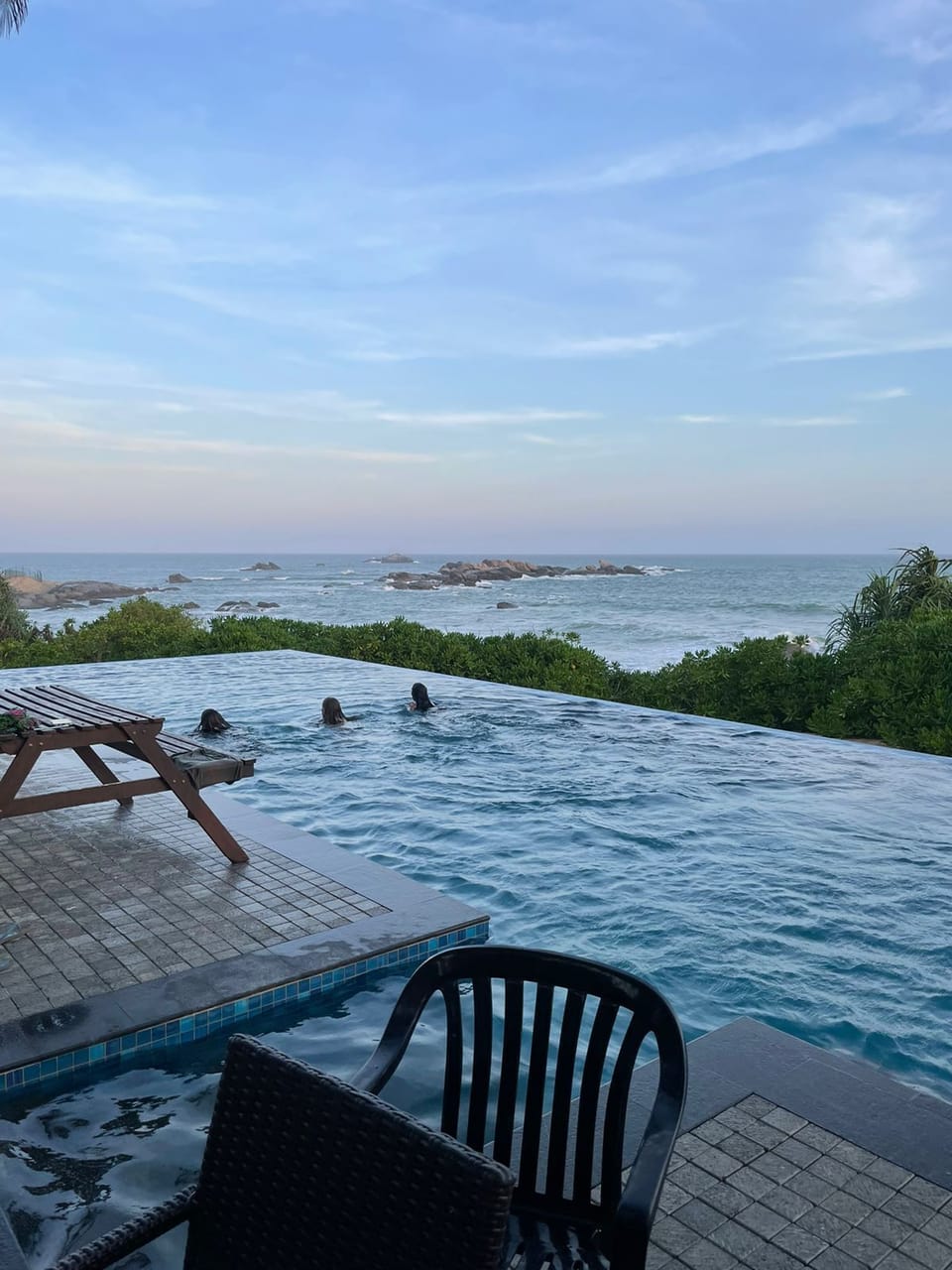 Infinity pool