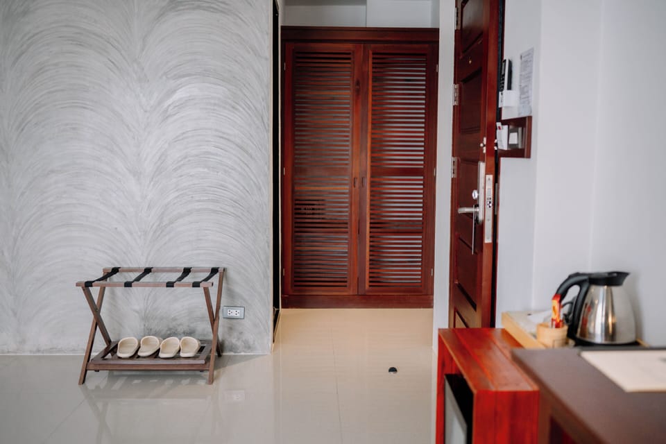S 2 Twin  | In-room safe, desk, iron/ironing board, free WiFi