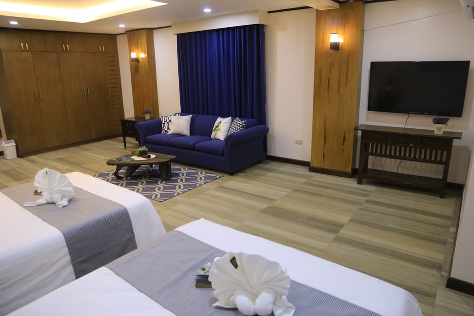 Family Studio Suite | 8 bedrooms, individually decorated, individually furnished