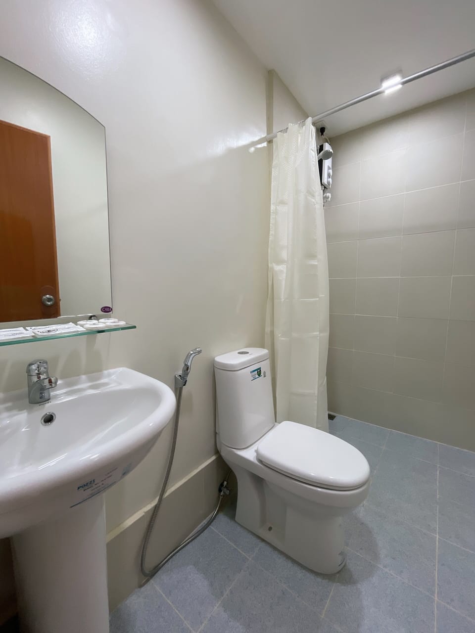 Superior Cottage | Bathroom | Shower, free toiletries, towels