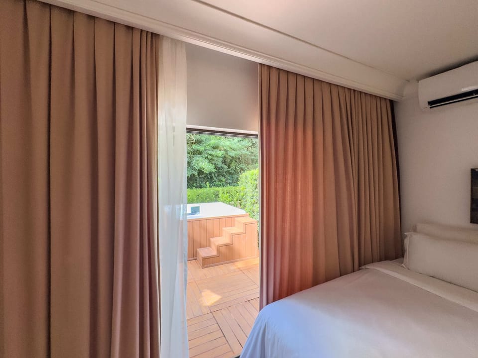Premier Room, 2 Queen Beds | Jetted tub
