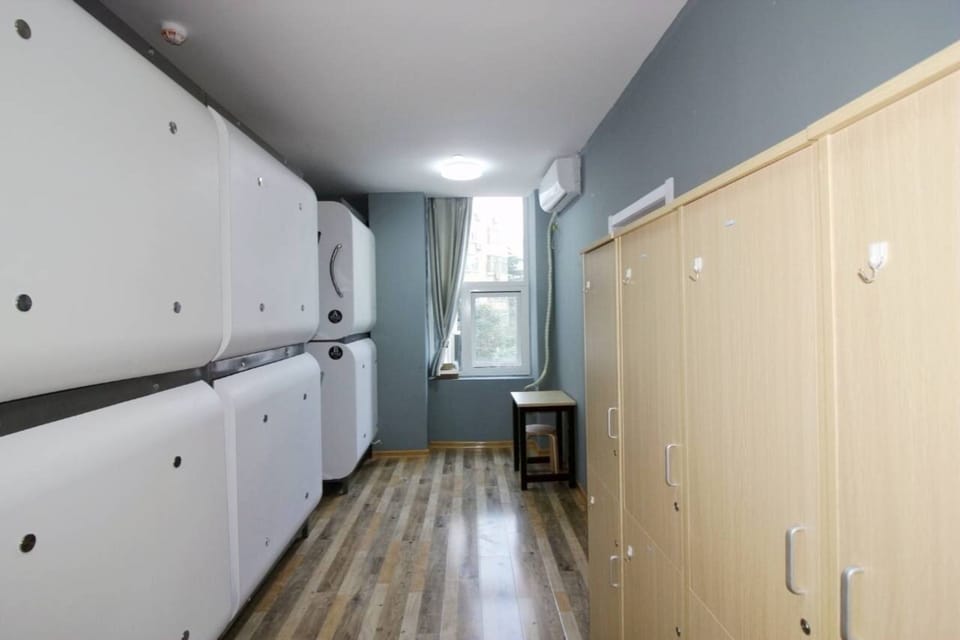 Bed in 8-bed Mixed Dormitory Room | Desk, blackout drapes