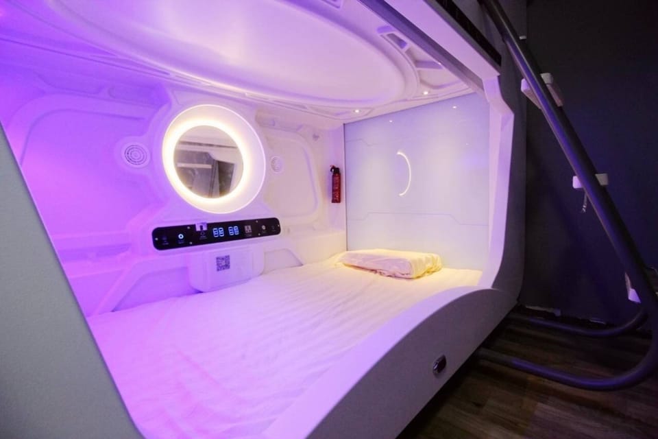 Bed in 8-bed Mixed Dormitory Room | Desk, blackout drapes