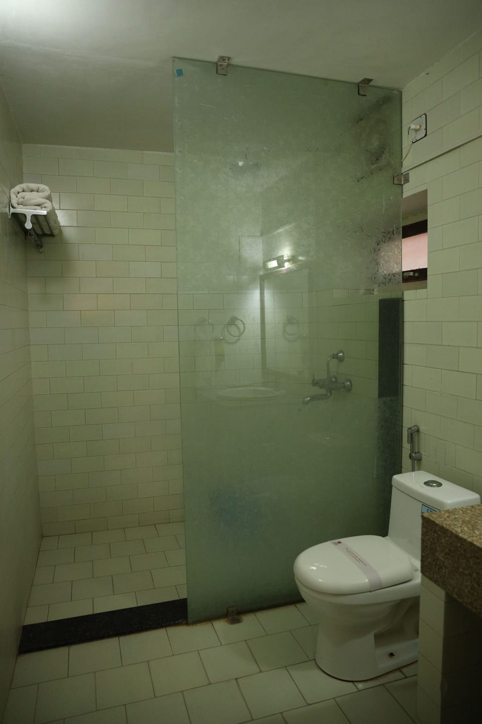 Deluxe Double Room, 1 Double Bed, Pool View | Bathroom | Shower, towels