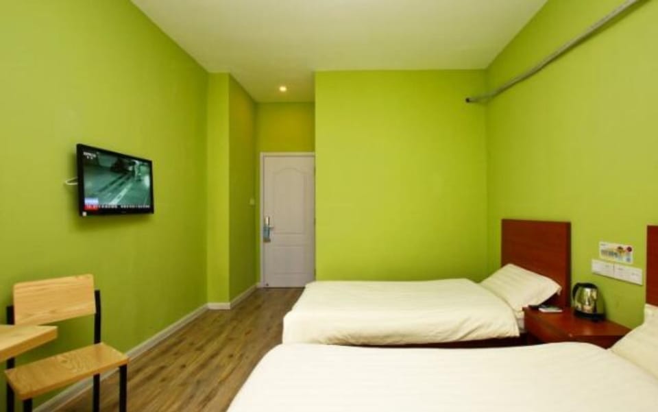 Family Room | Blackout drapes, WiFi (free)