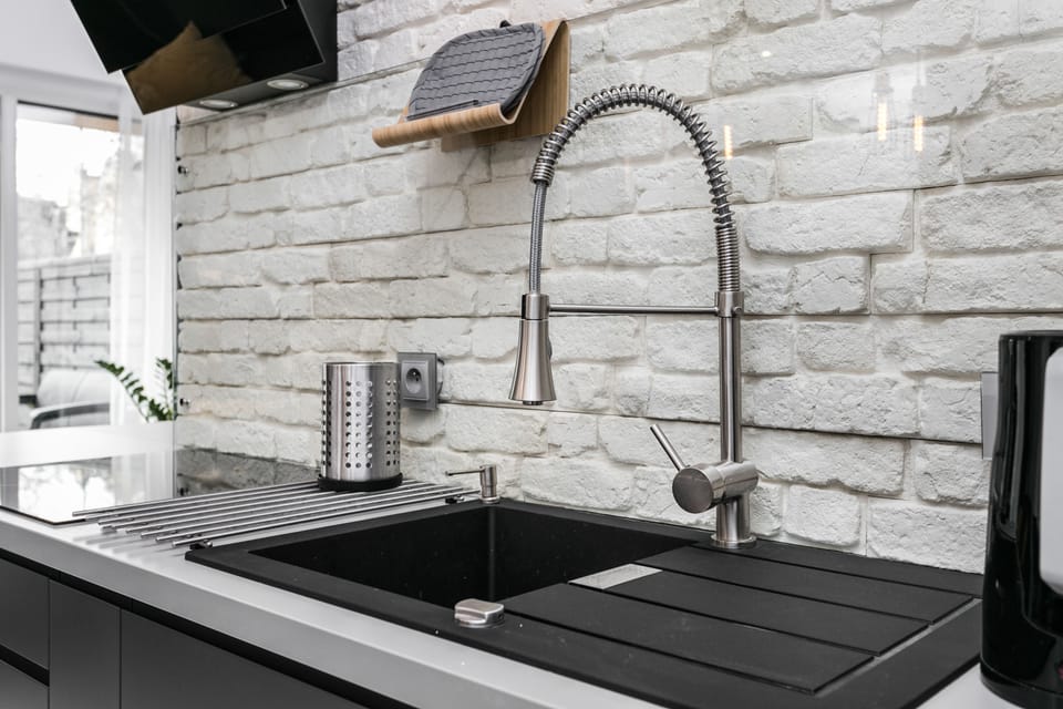 Deluxe Apartment | Private kitchenette | Fridge, microwave, oven, stovetop