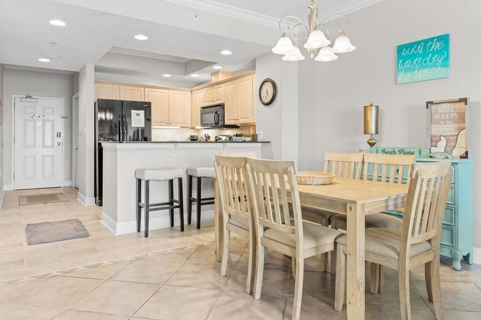 Condo, 2 Bedrooms | Dining