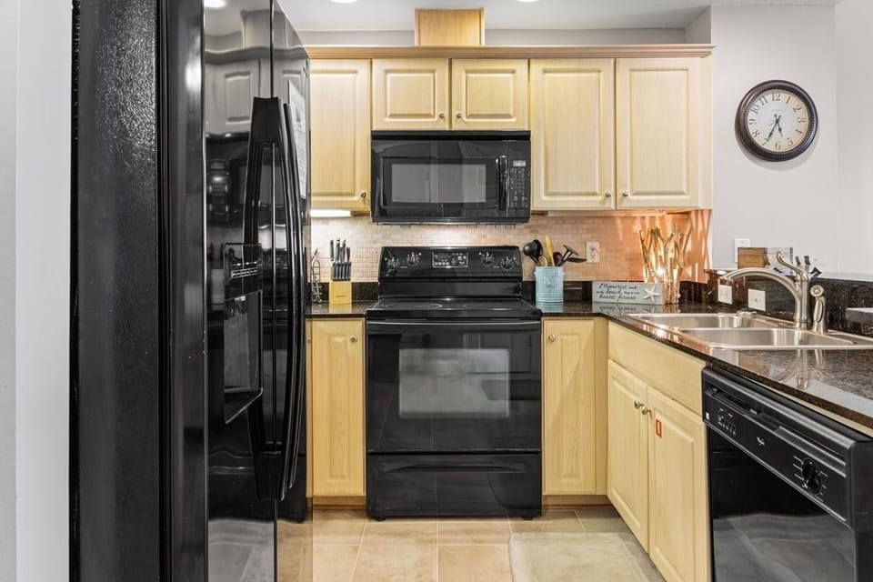 Condo, 2 Bedrooms | Private kitchen | Fridge, microwave, oven, dishwasher