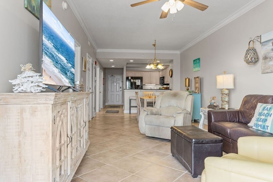 Condo, 2 Bedrooms | Living area