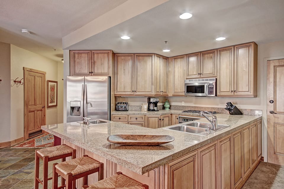Condo, 2 Bedrooms | Private kitchen | Fridge, microwave, oven, dishwasher
