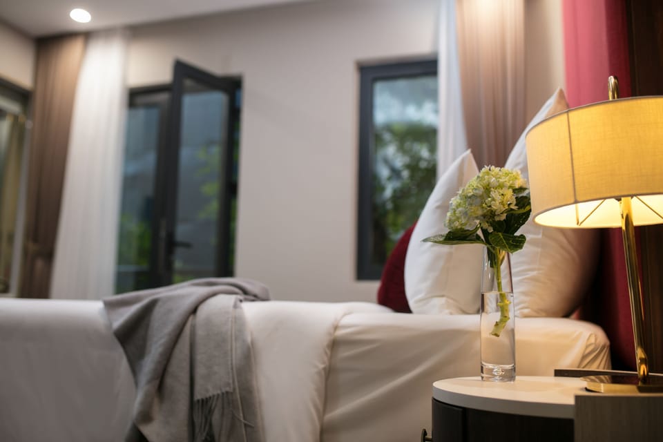 Deluxe Double or Twin Room, City View | Room amenity