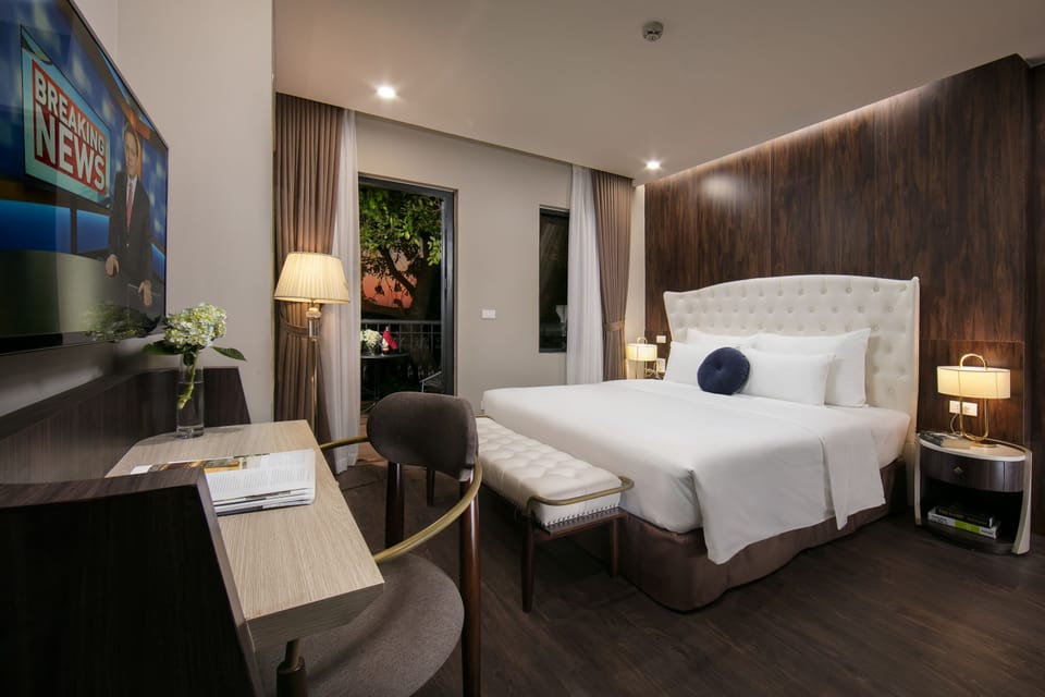 Executive Suite, Balcony, City View | In-room safe, desk, blackout drapes, soundproofing