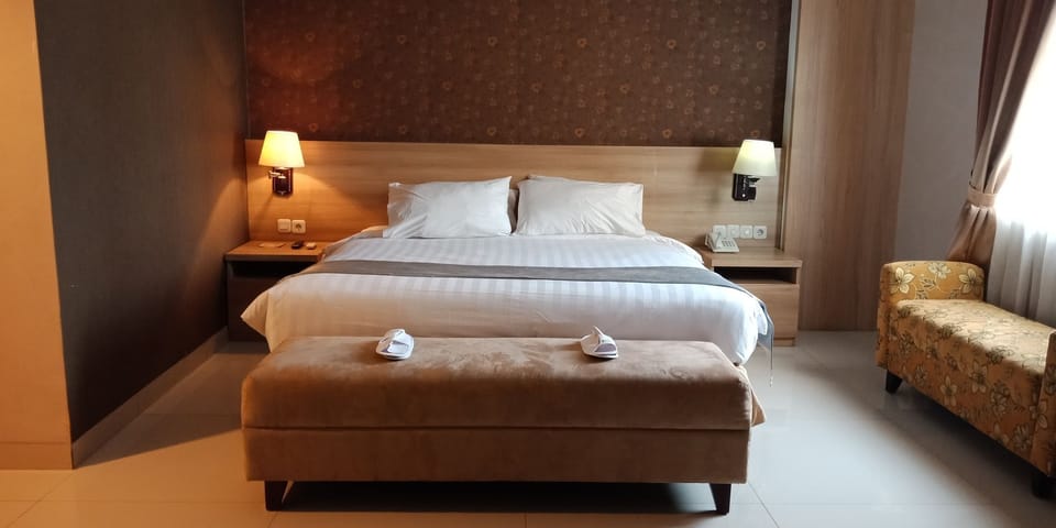 Deluxe Twin Room, Non Smoking | In-room safe, desk, WiFi (free)