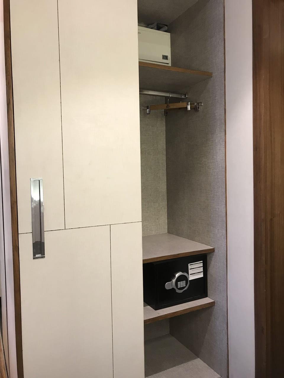 Executive Room | Safe