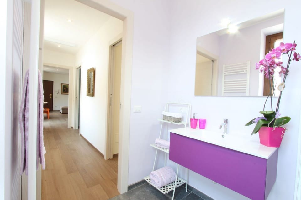 Apartment, 2 Bedrooms | Bathroom sink